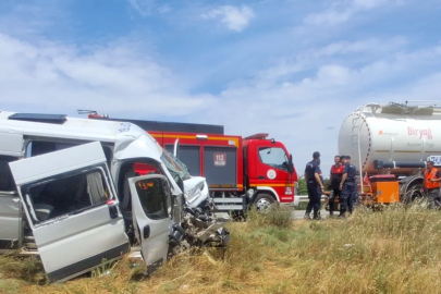 Keşan-Gelibolu yolunda kaza... Tıra çarpan minibüste 16 kişi yaralandı