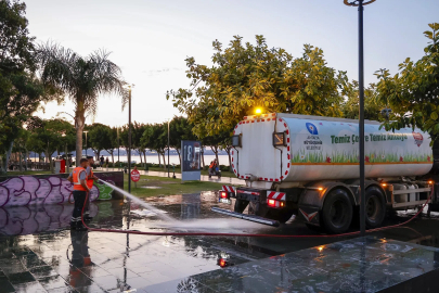 Antalya'da Konyaaltı Sahili’nde 7/24 temizlik mesaisi