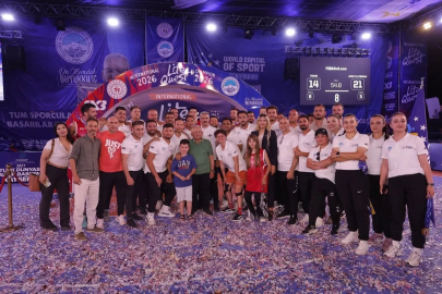 Memduh Büyükkılıç'tan FIBA 3x3 Lite Quest şampiyonuna kupa