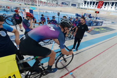 Konya Velodromu’nda geleceğin şampiyonları piste çıktı