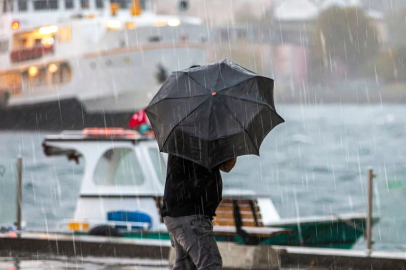 İstanbul'a sağanak ve kuvvetli poyraz uyarısı... Sıcaklıklar 4 derece düşecek