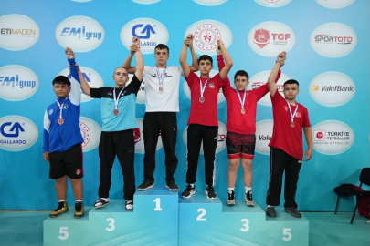 Güreşte Bursa Yıldırım rüzgarı
