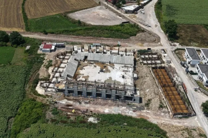 Sakarya'da bin 500 kişi kapasiteli yeni spor salonu hızla yükseliyor
