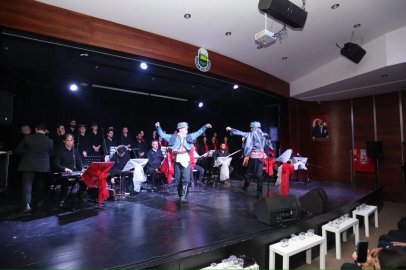 Bursa İnegöl'de Gençlik Korosu'ndan Cumhuriyet'e özel konser