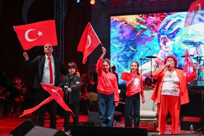 Bornova’da Cumhuriyet coşkusu Selda Bağcan konseriyle zirveye çıktı